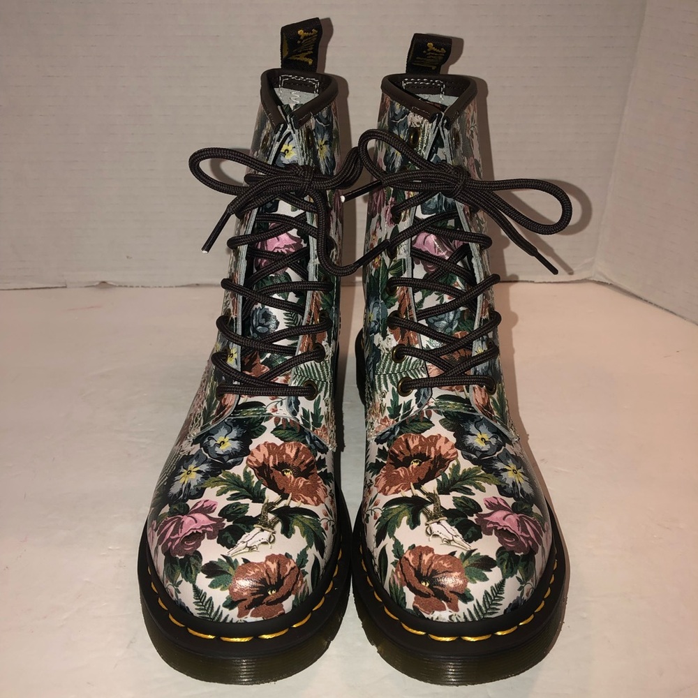 New Dr. Martens Women’s English Garden Floral 1460 Combat Boots Shoes sz 7 - Picture 2 of 5